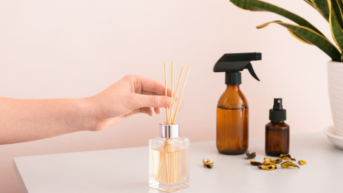 Cum creezi singur un parfum de cameră natural și blând – rețetă simplă cu uleiuri esențiale