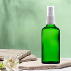 Recipient cosmetic verde 50 ml cu spray alb