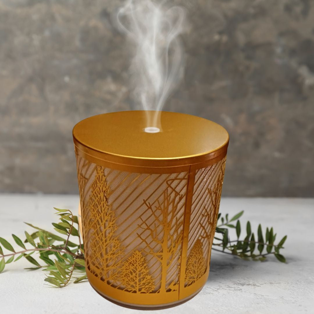 Aromadifuzor elegant, cu design aurit și motive naturale